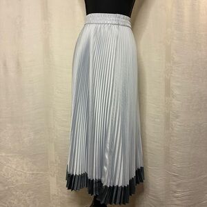 Club Monaco Metallic Pleated Midi Skirt Silver Shimmer Elastic Waist Size L